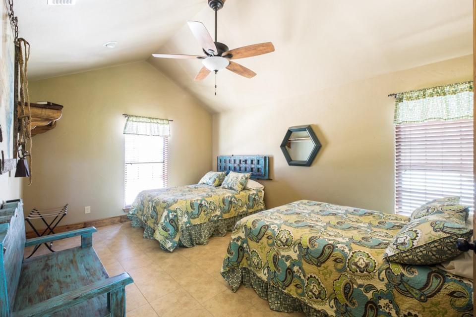 River Bluff Cabins Rio Frio Chambre photo